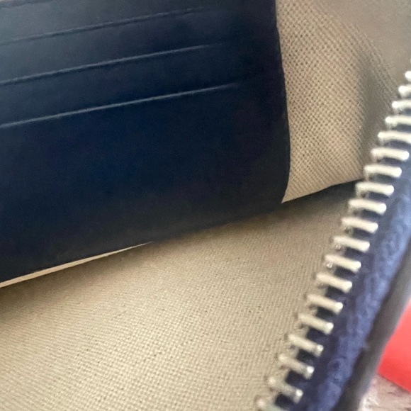 Gucci Men's Leather Blue Pouch With NY Yankees Logo - Picture 11 of 13